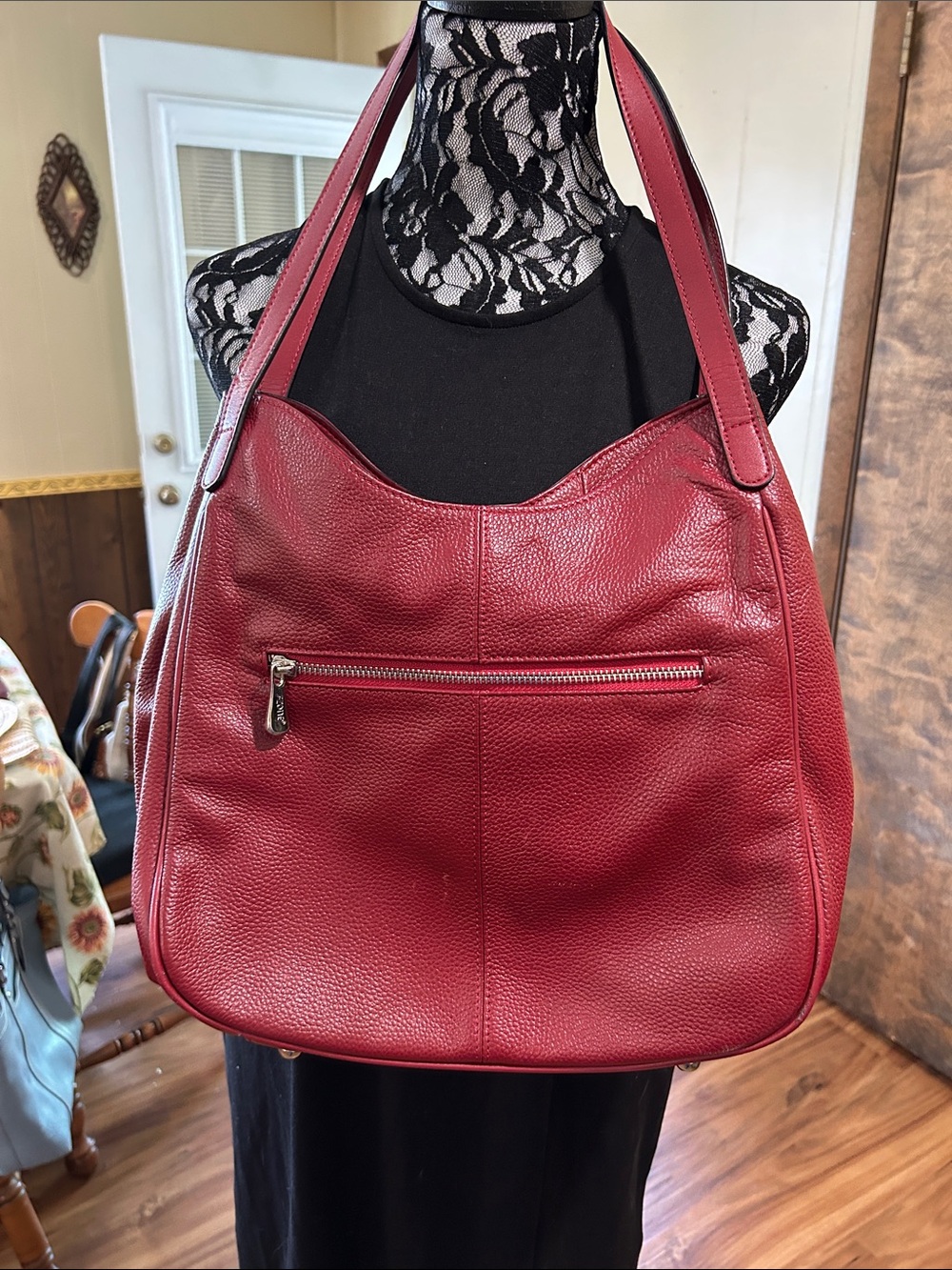 S Zone Red Leather Shoulder Tote Bag - Picture 5 of 12